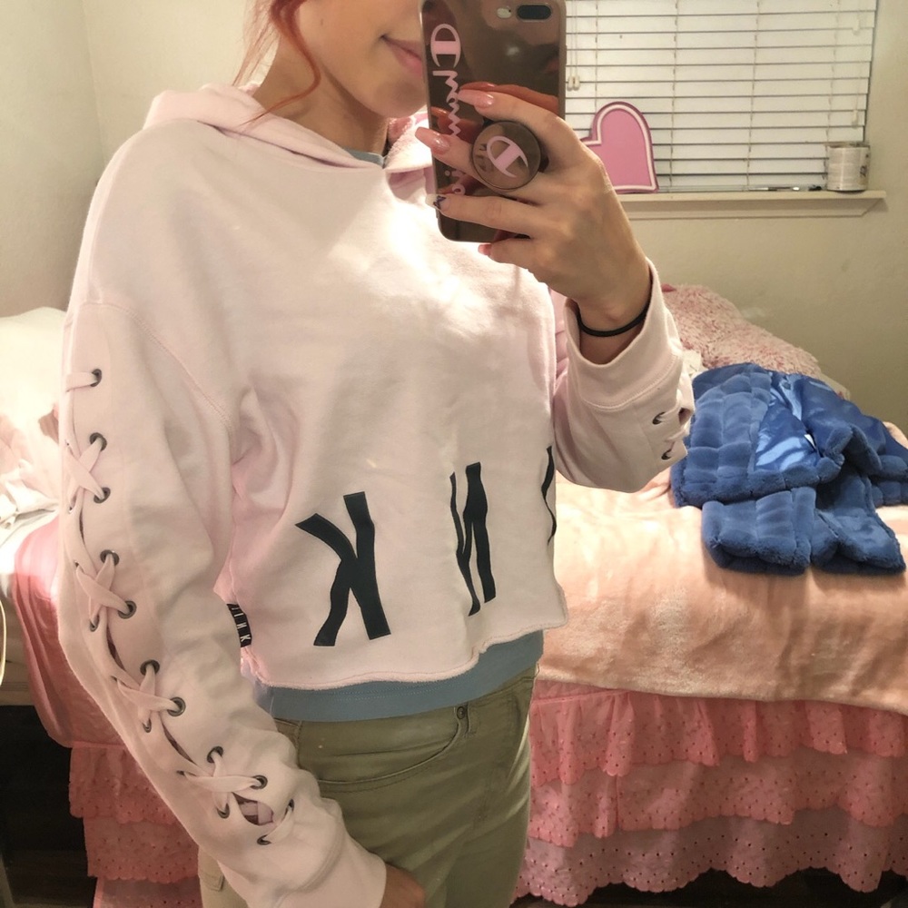 Super cute vs pink cropped hoodie